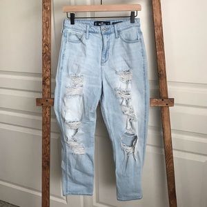 Hollister light wash high rise mom jeans size 5